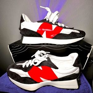 New Balances 327 'Black White Red'/ Size 12 / No box / never worn